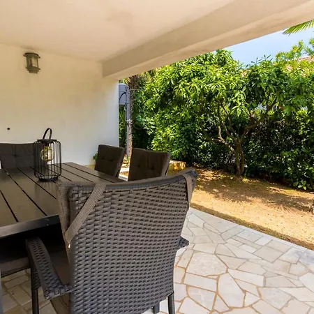 Martina By El-pi Tours * Vantacici