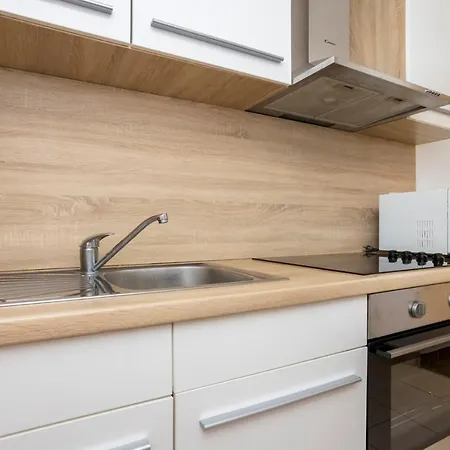 Martina By El-pi Tours Apartament *