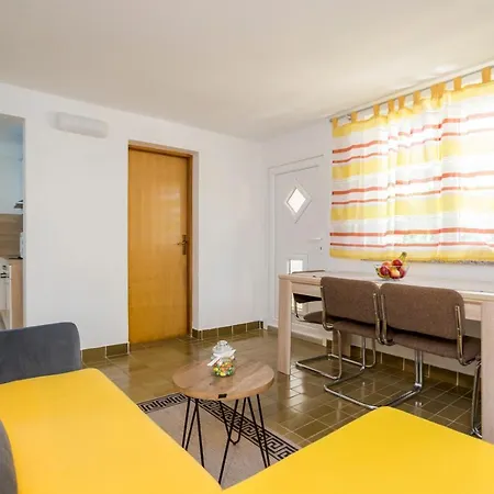 Martina By El-pi Tours Apartament *