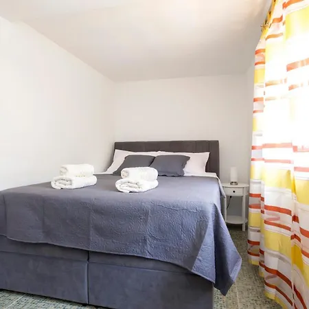 Martina By El-pi Tours Apartament *