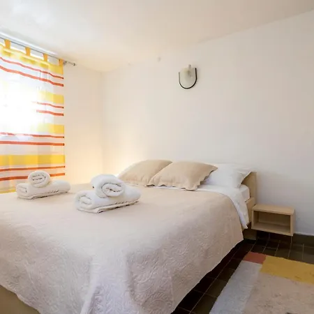 Martina By El-pi Tours * Vantacici