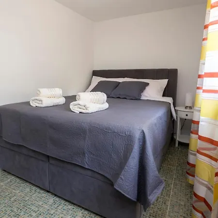 Martina By El-pi Tours Apartament