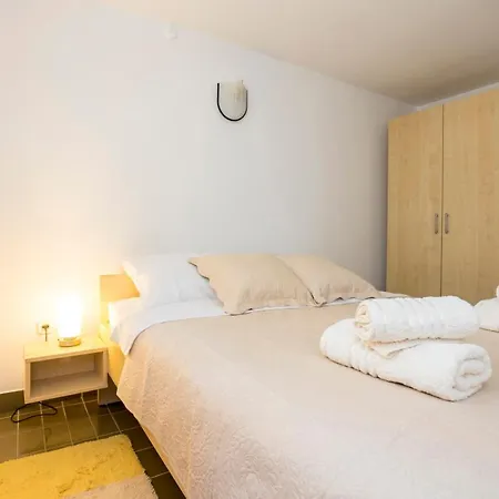 Martina By El-pi Tours Apartman *