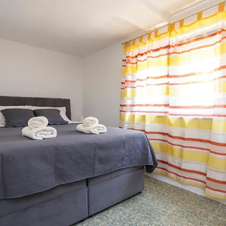 Martina By El-pi Tours Apartman *