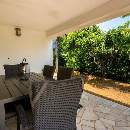 Apartman Martina By El-pi Tours *