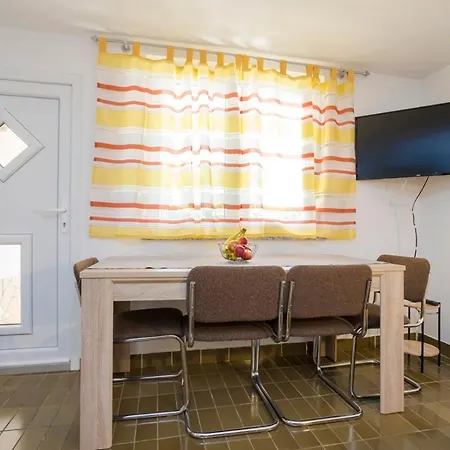 Apartman Martina By El-pi Tours