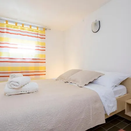 Martina By El-pi Tours Apartman *